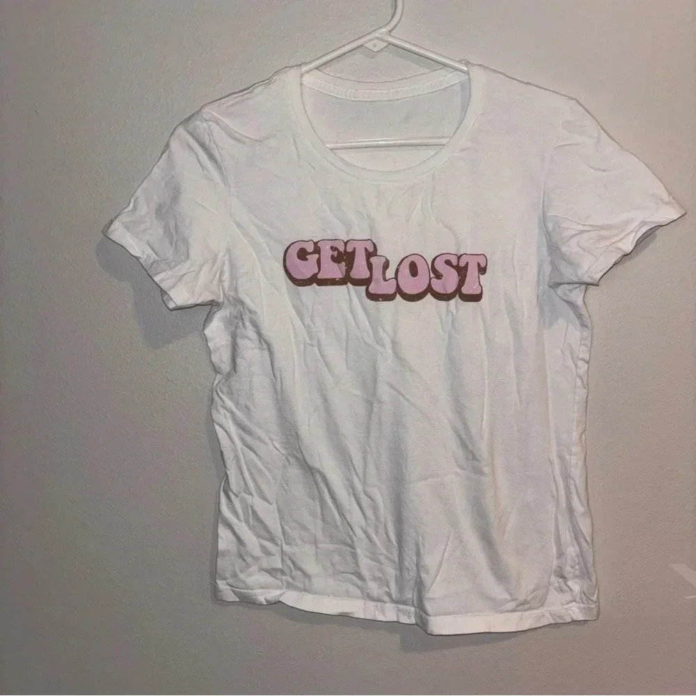 GET LOST SCREEN TEE EST SMALL